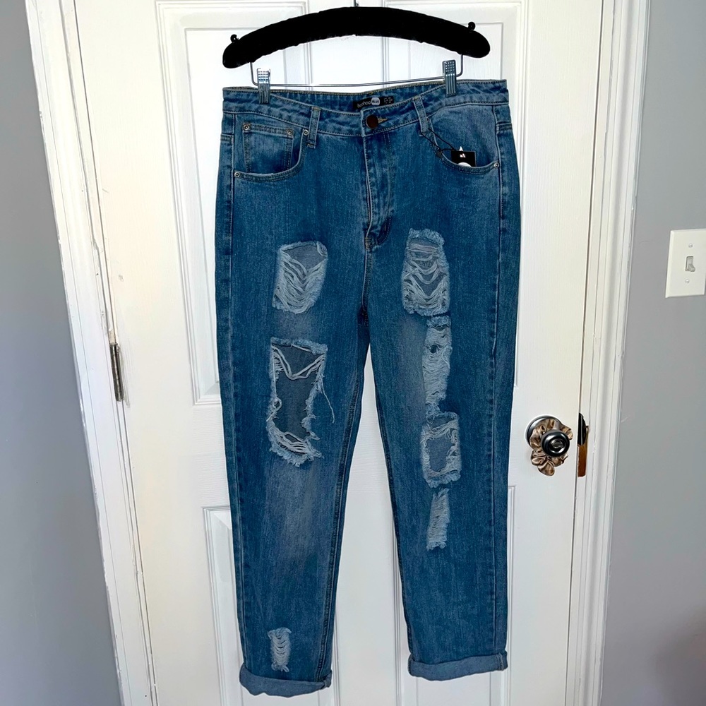 Ripped detroyed boyfriend jeans